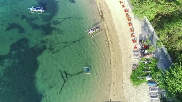 Пролетите Вдоль Пляжа Чемара Кремовым Песком Прозрачной Морской Водой Пышными — стоковое видео