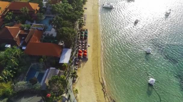 Vlieg Langs Cemara Beach Met Zijn Romig Gekleurde Zand Kristalhelder — Stockvideo