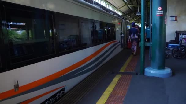 Сентября 2023 Года Джакарта Индонезия Гамборская Станция Пассажиры Возрастов Происхождения — стоковое видео