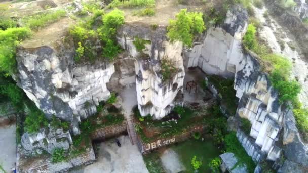 Drone Vola Sopra Area Mineraria Calcarea Setigi Gresik Indonesia Catturando — Video Stock