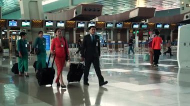 Jakarta, Endonezya. 16 Aralık 2023. Soekarno Hatta Havaalanı 'ndaki Terminal 3' teki insan faaliyetleri. Noel Gününden 9 gün önce.
