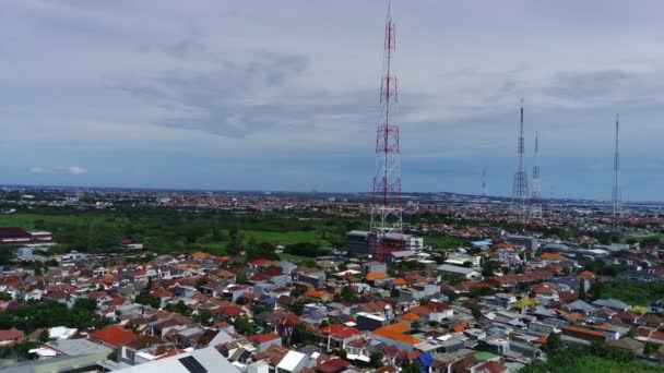 Ylhäällä Länsi Surabayassa Indonesiassa Tämä Lennokki Kuvaa Kampungien Elämää Auringonvalo — kuvapankkivideo