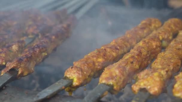Szkice Szaszłyka Kurczaka Gotowane Grillu Pobliżu Ampel Obszarze Surabaya Indonezja — Wideo stockowe