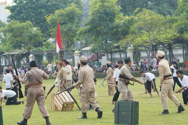 9 Haziran 2024. Surabaya, Doğu Java, Endonezya. Tiyatro etkinliği halk tarafından başlatıldı. Endonezya 'nın Surabaya şehrinin kuruluşunu kutlamak için..