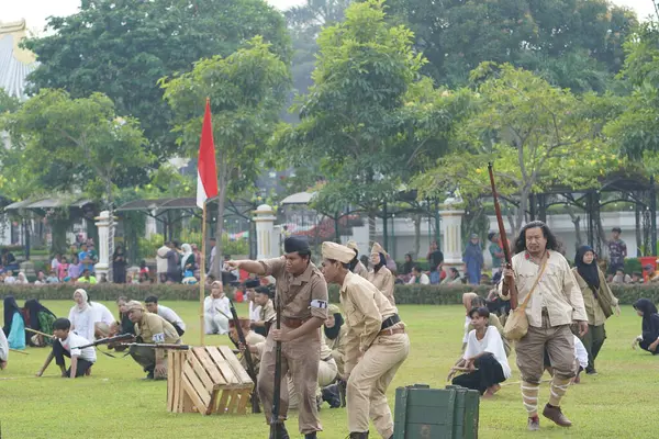 9 Haziran 2024. Surabaya, Doğu Java, Endonezya. Tiyatro etkinliği halk tarafından başlatıldı. Endonezya 'nın Surabaya şehrinin kuruluşunu kutlamak için..