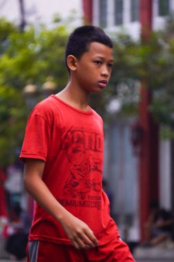 6 Temmuz 2025. Surabaya, Endonezya. Otomobilsiz Gündeki İnsanlar.