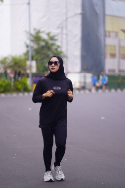 6 Temmuz 2025. Surabaya, Endonezya. Otomobilsiz Gündeki İnsanlar.