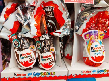 Roma, İtalya: Süpermarkette Daha Sürpriz Çikolata Yumurtaları