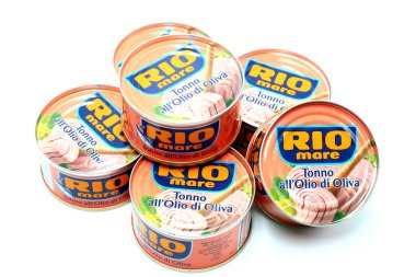 Pescara, İtalya 18 Ağustos 2019: Zeytin yağında konserve RIO MARE Tuna. Rio Mare, Bolton Food 'un bir markasıdır.