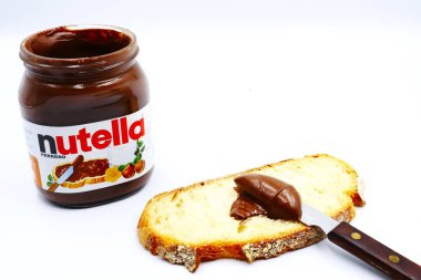  NUTELLA kavanozu, Fındık Spread with Cocoa prodüksiyon Ferrero