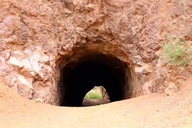Los Angeles, Bronson Canyon Mağaraları 'nda yer alan Batcave, Griffith Park' ın bir bölümü, birçok film ve televizyon dizisinin yeri.