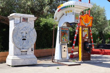 Chieti, İtalya 1 Haziran 2022: Bozuk para arabası çocuk oyuncağı