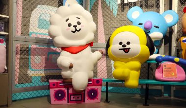 Hollywood, California 6 Ekim 2019: Hollywood 6922 Hollywood Bulvarı, Los Angeles 'taki LINE FriENDS ve BT21 mağazasının içinde