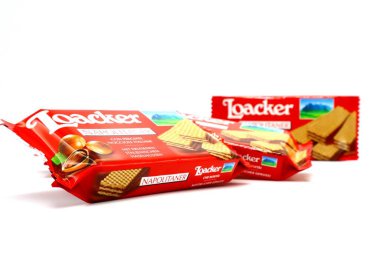 Pescara, İtalya - 2 Eylül 2019: LOACKER Napolitaner Wafers. En pürüzsüz Napolitan fındık kremalı gevrek gofretler.