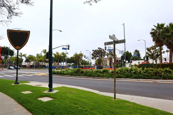 ビバリーヒルズ カリフォルニア州 2019年5月12日 ビバリーヒルズの景色サンタモニカ ブルバードにあるビバリー ガーデンズ パークでサイン — ストック写真