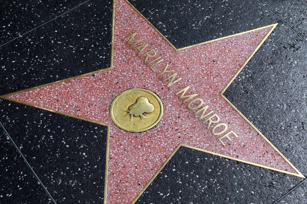 加利福尼亚州好莱坞 2019年5月20日 位于加利福尼亚州洛杉矶好莱坞大道的好莱坞名人大道上的玛丽 蒙罗之星 — 图库照片