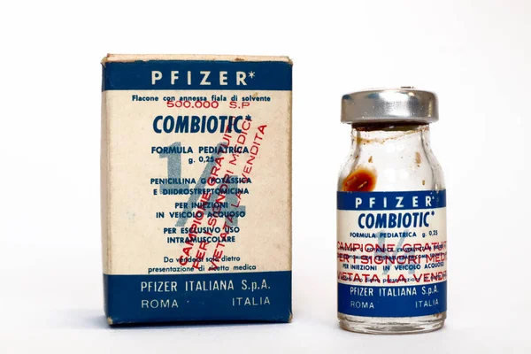 New York April 2021 Vintage 1955 Vials Pfizer Penicillin Pfizer — Stockfoto