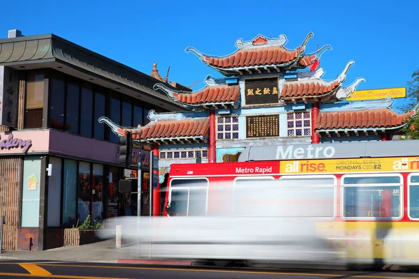 Los Angeles California October 2019 Metro Bus Chinatown Central Plaza — Stock Photo, Image