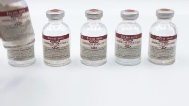 Roma, İtalya 12 Kasım 2021: 1951 Vial of PENICILLIN G Yapımcı CSC İlaç Şirketi, New York, ABD