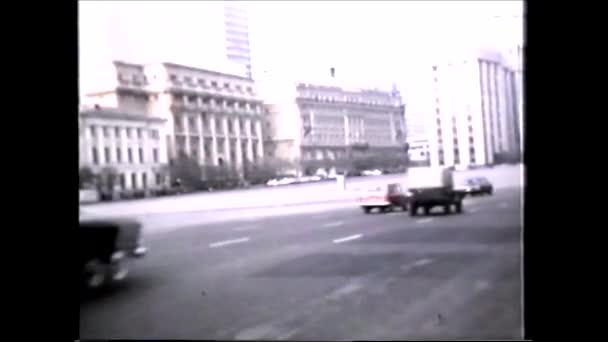 モスクワ ロシア1960年代 車とストリートシーン 1960年ヴィンテージビデオ8Mm — ストック動画