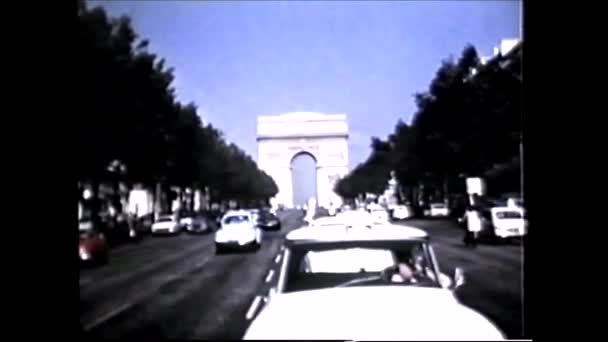 Paris França 1960 Arch Triomphe Champs Elysees Tráfego Rua 1960 — Vídeo de Stock