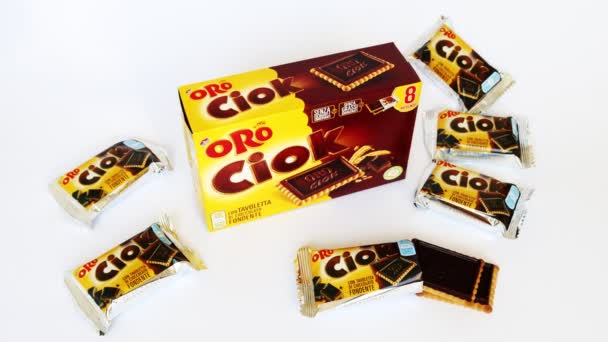 Rom Italien Februari 2022 Saiwa Oro Ciok Cookies Med Choklad — Stockvideo
