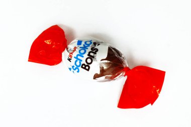 Pescara, İtalya 18 Temmuz 2019 Kinder Schoko-Bons Çikolatası. Kinder, Ferrero tarafından İtalya 'da üretilen bir üründür.