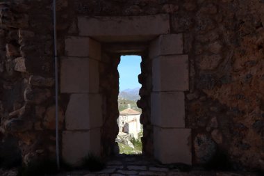 İtalya 'nın Abruzzo kentindeki Rocca Calascio kalesine yakın Santa Maria Della Piet