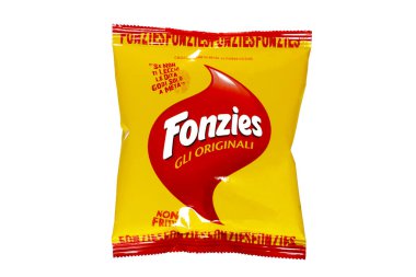Roma, İtalya 3 Aralık 2021: FONZIES mısır çerezleri orijinal peynir cipsleri gevrek. Fonzies 'in sahibi Mondelez International