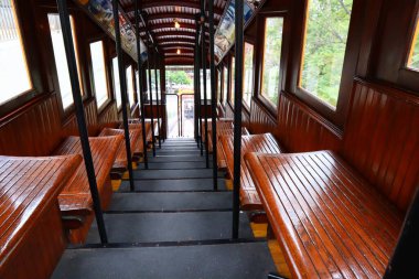Los Angeles, Kaliforniya, ABD - 13 Mayıs 2019: Los Angeles şehir merkezinde yer alan tarihi füniküler tren yolu Angels Flight 'ın içini görmek