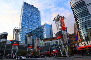 Los Angeles, Kaliforniya - 21 Mayıs 2019: XBOX PLAZA, Microsoft Theater Los Angeles şehir merkezindeki Staples Center 'ın önünde