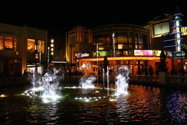 Los Angeles, Kaliforniya - 20 Mayıs 2019: Çiftçi Pazarı Korusu, Los Angeles 'ta bir perakende ve eğlence merkezi