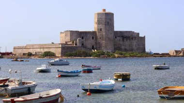 Trapani, Sicilya (İtalya) - 4 Temmuz 2022: Orta Çağ Dovecote Kalesi (Castello della Colombaia)