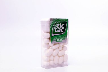 Pescara, İtalya, 26 Aralık 2019: TIC TAC Mint şekerlemeleri. Tic Tac, Ferrero 'nun bir markası.