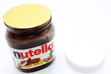  NUTELLA kavanozu, Fındık Spread with Cocoa prodüksiyon Ferrero