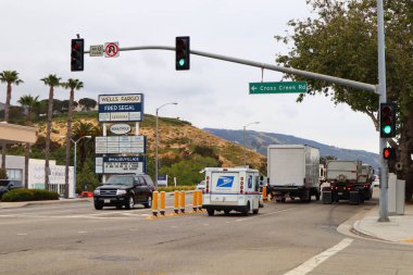 Malibu, California, ABD 9 Mayıs 2019: Malibu Gölündeki Malibu Köyü yakınlarındaki Pasifik Sahil Hwy manzarası