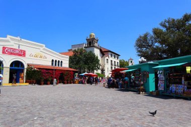 Los Angeles, Kaliforniya - 12 Mayıs 2019: Los Angeles Olvera Caddesi 'ndeki ünlü Meksika mahallesi ve pazarı