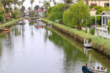 VENICE, Los Angeles, California - 14 Mayıs 2019: Venedik Kanalları, Venedik Sahili 'nin Tarihi Bölgesi, Kaliforniya