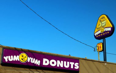 Los Angeles, Kaliforniya 10 Ekim 2019 Melrose Caddesi, Los Angeles 'taki Yum Yum Donut Dükkanı