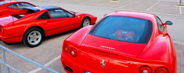 Citta Sant 'Angelo, İtalya 8 Nisan 2022 Ferrari F8 haracı. Ferrari, İtalya 'nın Maranello şehrinde bulunan lüks bir İtalyan spor arabasıdır.