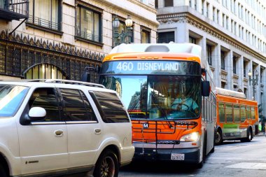 Los Angeles, Kaliforniya - 3 Ekim 2019 Los Angeles METRO Otobüs numarası 460 Los Angeles 'tan Disneyland' e 
