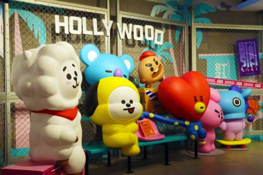 Hollywood, California 6 Ekim 2019: Hollywood 6922 Hollywood Bulvarı, Los Angeles 'taki LINE FriENDS ve BT21 mağazasının içinde