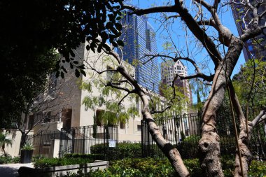 Los Angeles, Kaliforniya - 16 Mayıs 2019 Los Angeles Halk Kütüphanesi 'nin dış görünüşü Los Angeles şehir merkezinde yer almaktadır.