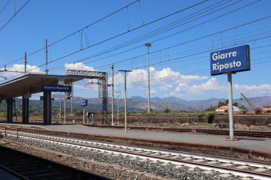 Giarre-Riposto, Sicilya (İtalya) 11 Temmuz 2022: Giarre-Riposto Tren İstasyonu