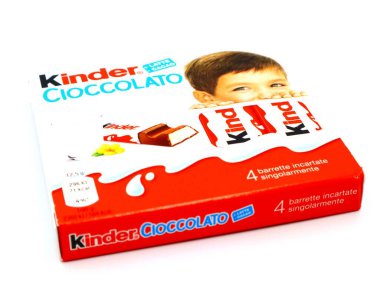 Pescara, İtalya 11 Ağustos 2019: Kinder Çikolata Çubukları. Kinder, Ferrero tarafından İtalya 'da üretilen bir üründür.