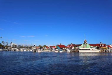 LONG BEACH, Los Angeles, California - 16 Mayıs 2019: SHORELINE VILLAGE Long Beach Rıhtımı