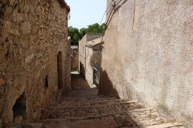 Erice, Sicilya (İtalya) 3 Temmuz 2022: Ortaçağ Erice Caddesi