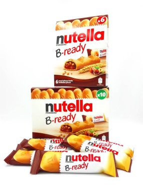 Pescara, İtalya 8 Şubat 2019: NUTELLA B-hazır aperatif, Ferrero tarafından üretilen İtalyan çikolatalı kreması Nutella ile dolu.