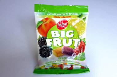 Roma, İtalya 13 Ağustos 2022 Dufour Big Frut Gele şekerlemeleri, meyve suyu ile jöleler. Elah-Dufour S.P.A. İtalya