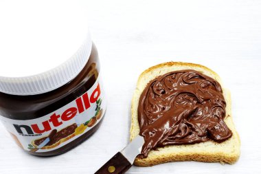  NUTELLA kavanozu, Fındık Spread with Cocoa prodüksiyon Ferrero